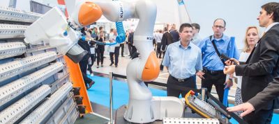 Kollaborativer Roboter von Kuka auf der Automatica