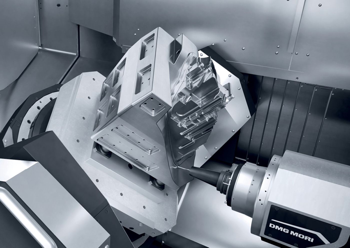 DMG Mori Haussausstellung 2024: Schwenk-Rundtisch mit 45° / -195°-Schwenkbereich