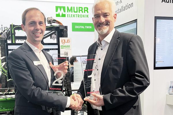 Im Bild: Dr.-Ing. Paul Zeller, Member of the Executive Board von Murrelektronik, und Christian Stremlau, Vice President/Prokurist von Igus. (Quelle: Murrelektronik & Igus GmbH)