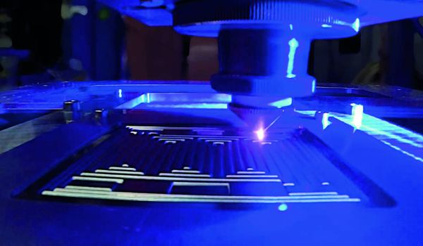 Laserstrahlschneiden von Bipolarplatten, dem Herzstück der Wasserstoff-Brennstoffzelle