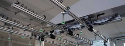 Schmalz kombiniert bei Zünd einen Balgsauger mit einer ecoPump SEP und sorgt so für kurze Zykluszeiten.