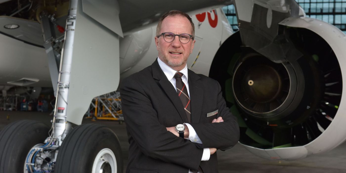 Daniel Heimo erläutert, was bei der Flugzeug-Wartung wichtig ist.