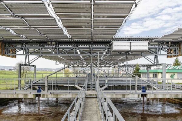 Solarfaltdach mit 1024 monokristallinen Solarmodulen