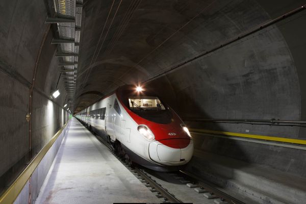 SBB Zug in einem Tunnel