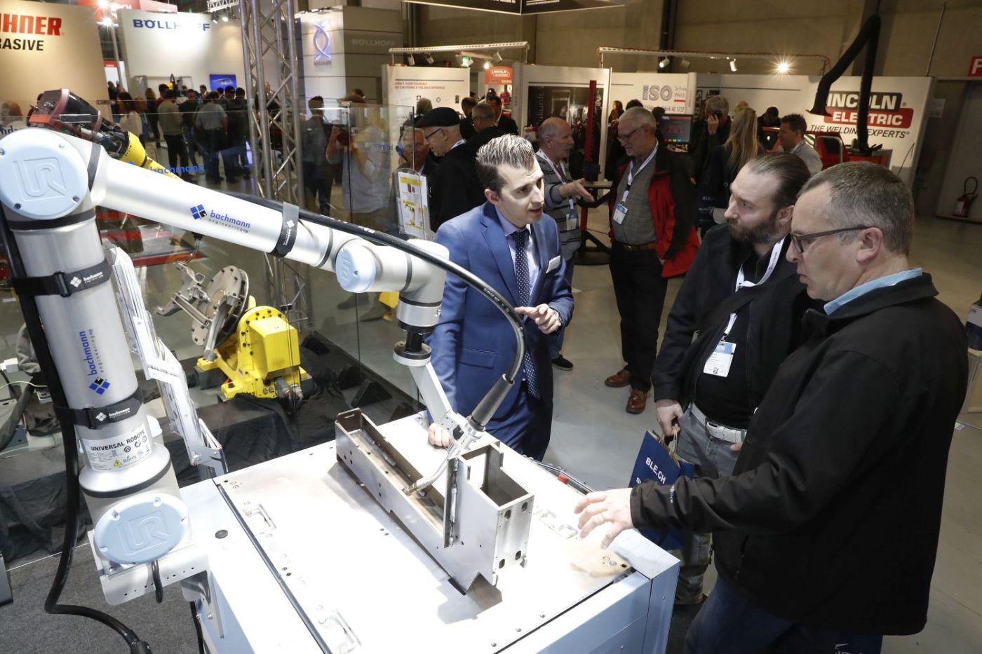 Stand von Bachmann Engineering mit Cobot