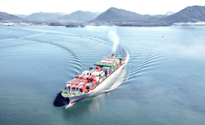 Containerschiff mit Motoren zum Überwachen von Tekomar ABB