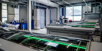 Die Dreh-/Fräs- und Bohrmaschinen der Moser Mechanik AG erzeugen viel Abwärme und Ölnebel. Der Klimatower filtert und kühlt die Luft, damit herrschen ideale Produktions- und Arbeitsbedingungen.