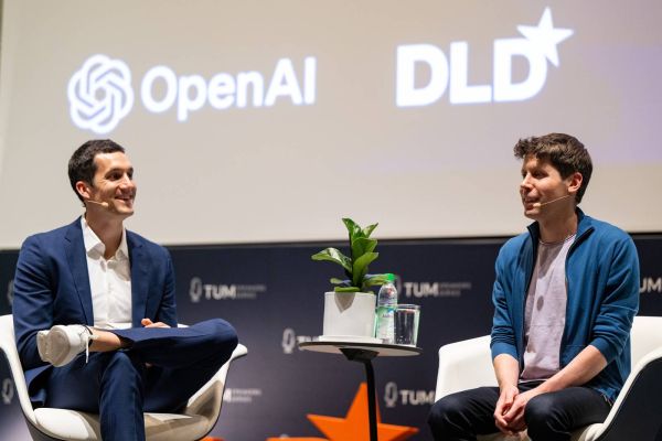 Diskussionsveranstaltung ChatGPT und Robotik an der TUM mit Reinhard Heckl (l.) und Sam Altman