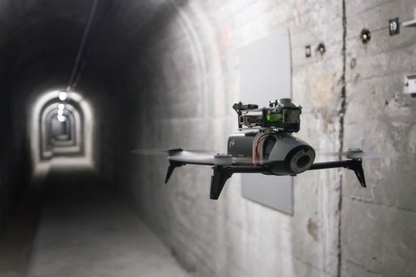 Drohne im Tunnel - Tinamu Labs