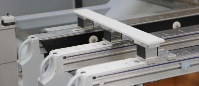 Spanntechnik in Form eines Alu-Blocksaugers von Schmalz im Einsatz bei Talsee