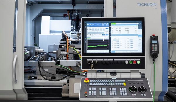 Einfache Bedienung: Auf dem HMI von Siemens lassen sich mehrere Bedieneroberflächen – auch von Drittanbietern – übersichtlich darstellen.