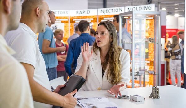 Besucher und Ausstellende an der AM Expo in Luzern