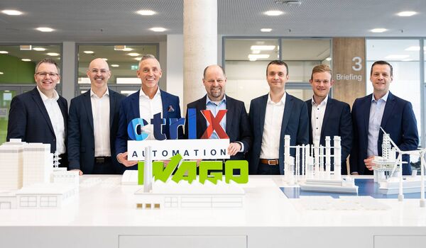 von links: Marco Henkel, Thomas Burklé, Steffen Winkler, Johannes Pfeiffer, Tom Roca, Bennet Dragon und Dr. Heiner Lang