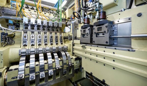 Hatebur stattet eine Kaltumform-Horizontalpresse mit einem Direktantrieb von Siemens aus.