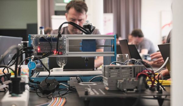 Dr. Alexander Broos, Leiter Forschung und Technik im VDW (Verein Deutscher Werkzeugmaschinen), Frankfurt am Main, und Projektleiter von umati: „Die Arbeit an der intelligenten Vernetzung von Maschinen ist noch längst nicht abgeschlossen.“ (Bild: Thomas Ku