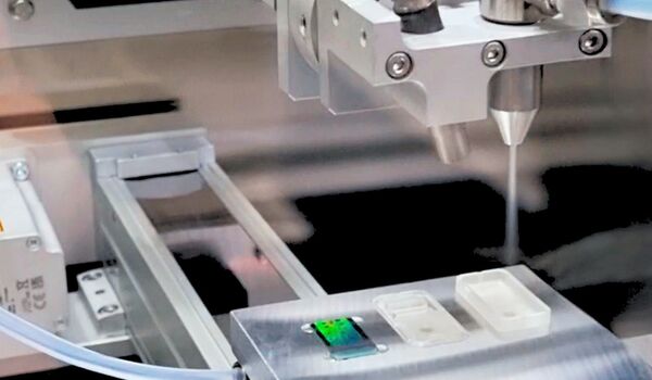 acp_PR_Elektronikfertigung_SI-Chip_cleaning before packaging