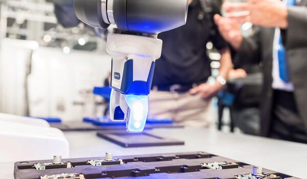 Automation mit Schunk-Greifer