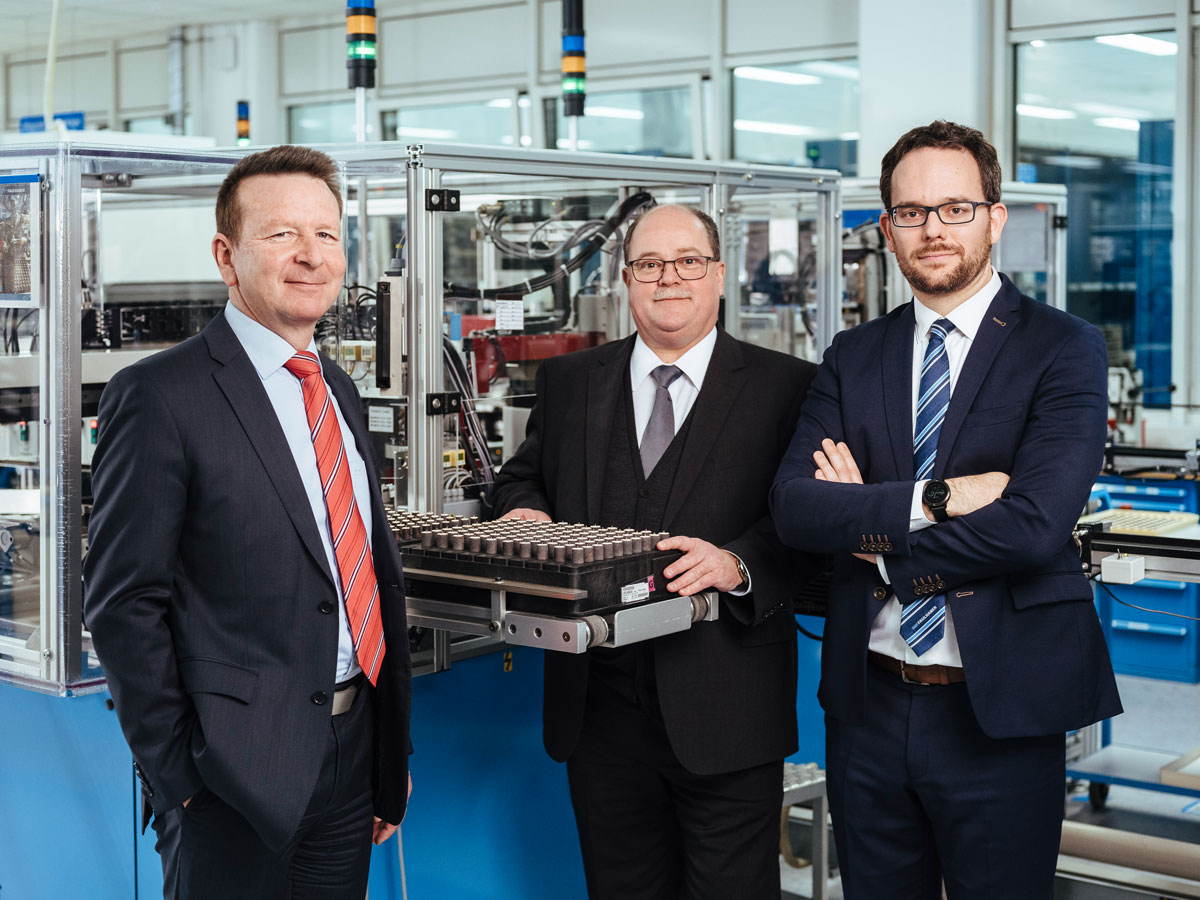 CEO Dr. Thomas Bertolini, Hubert Renner, Head of Production,  und Production Manager Jan Patrick Schindler in der Produktion am Faulhaber-Stammsitz Schönaich.