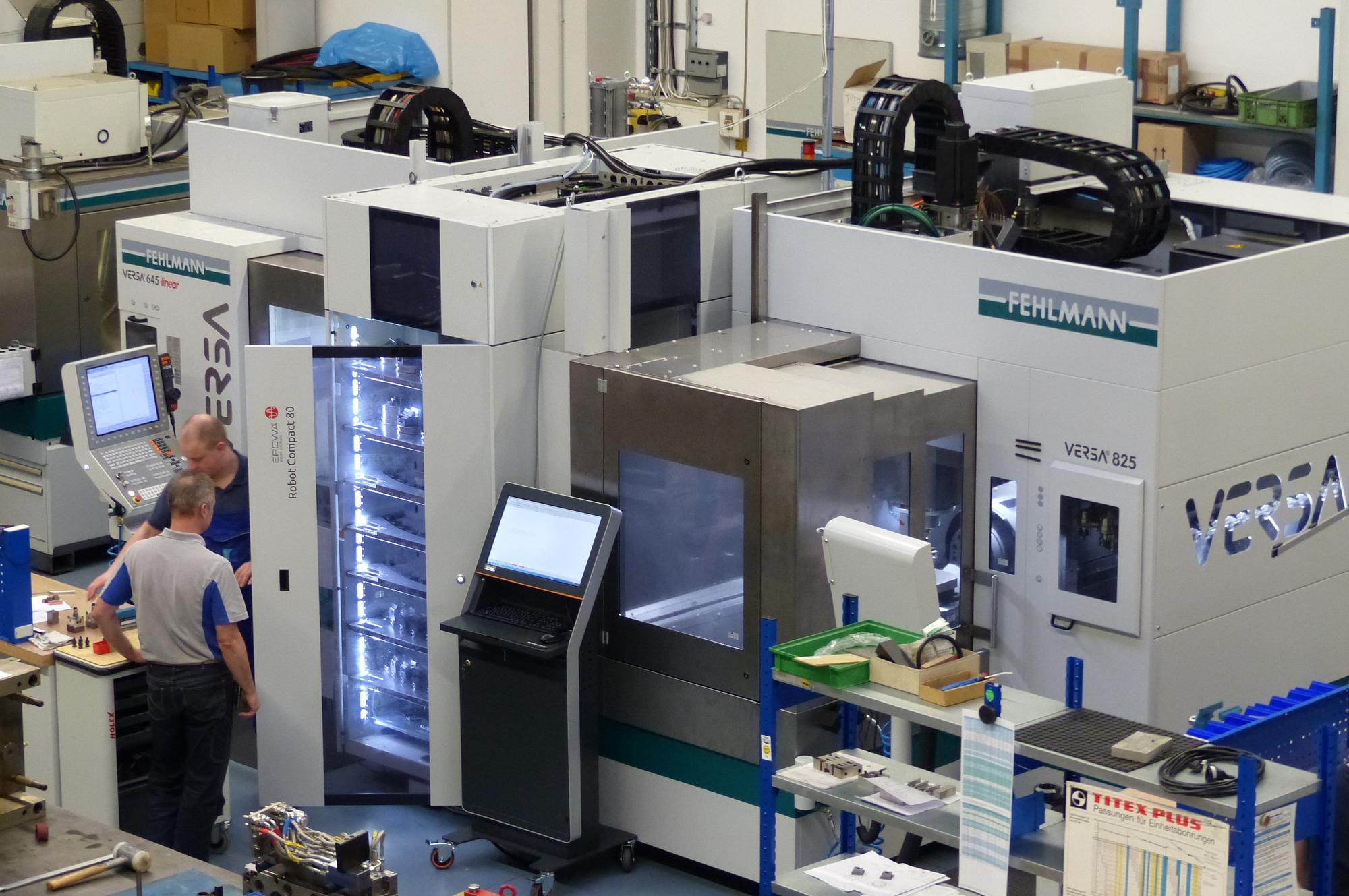 Kompakte Werkzeugmaschine von Fehlmann in der Fabrikhalle von Wesko