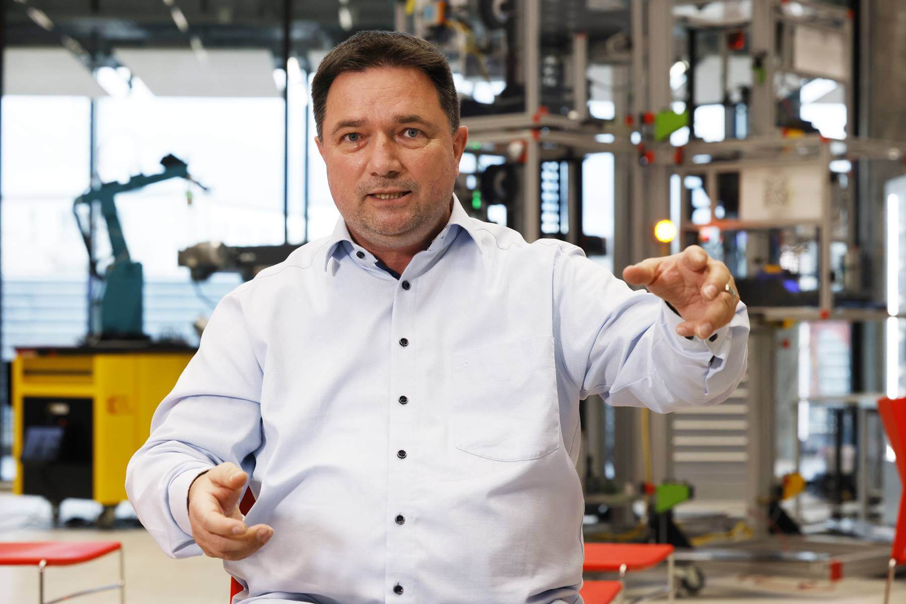 Urs Rüegg von Microsoft Schweiz beim Gespräch über die Hololens Urs Rüegg von Microsoft Schweiz beim Gespräch über die Hololens