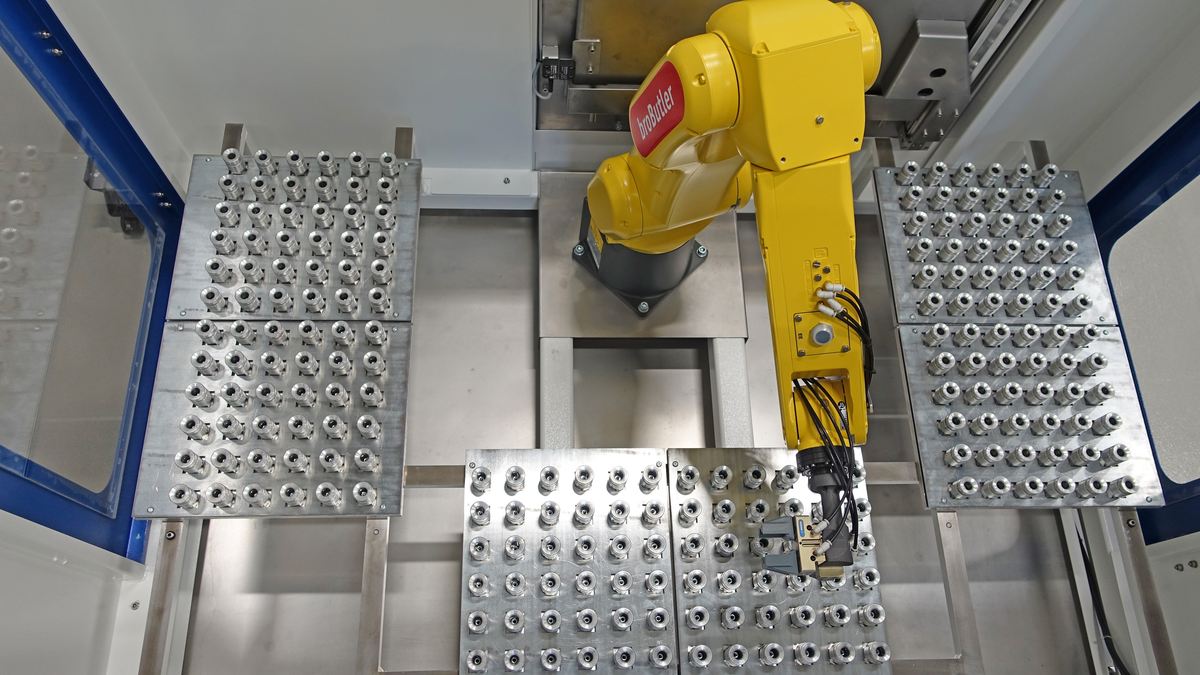 broButler: Fanuc-Roboter mit sechs Palleten