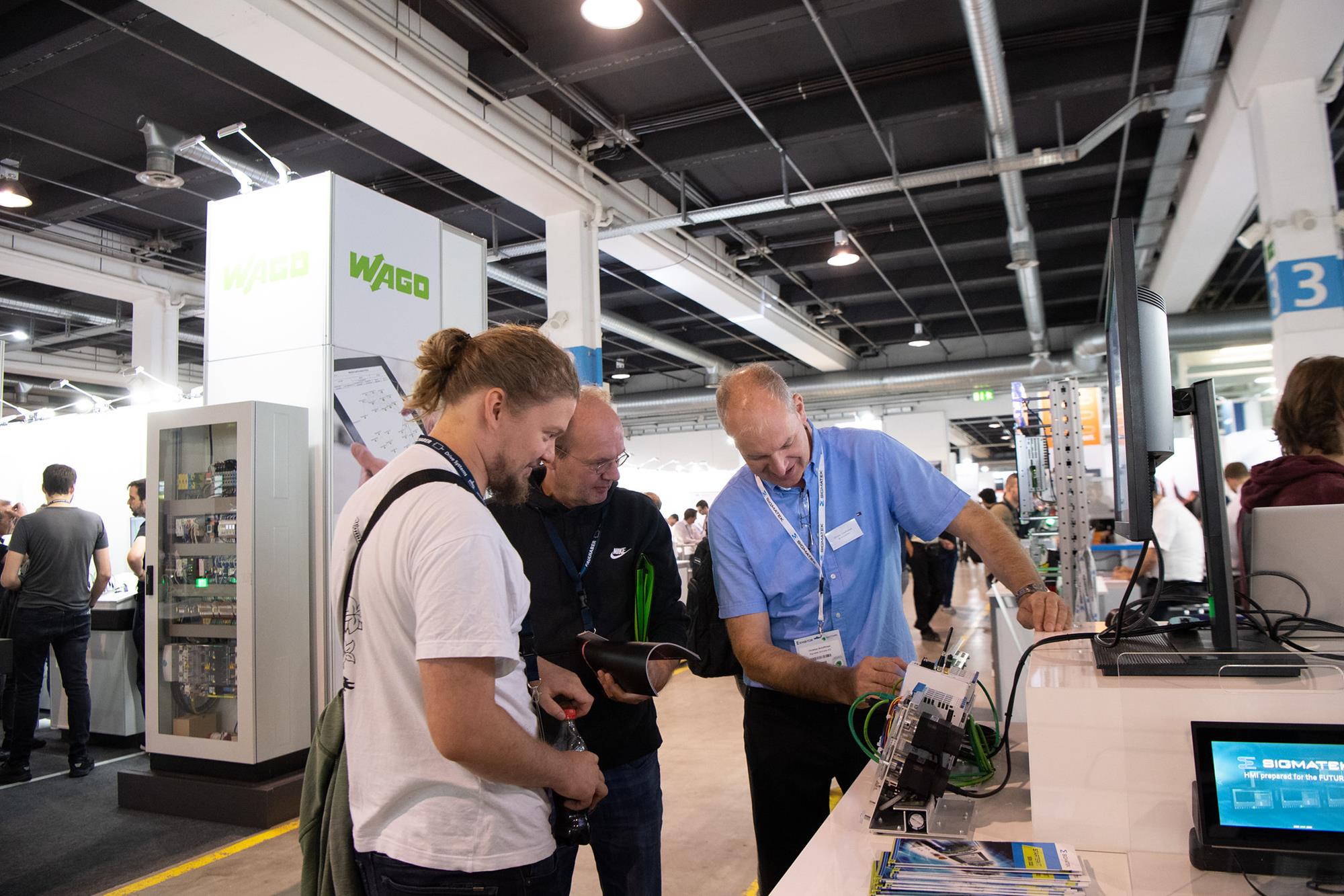 Besucher an der All about Automation Besucher an der All about Automation