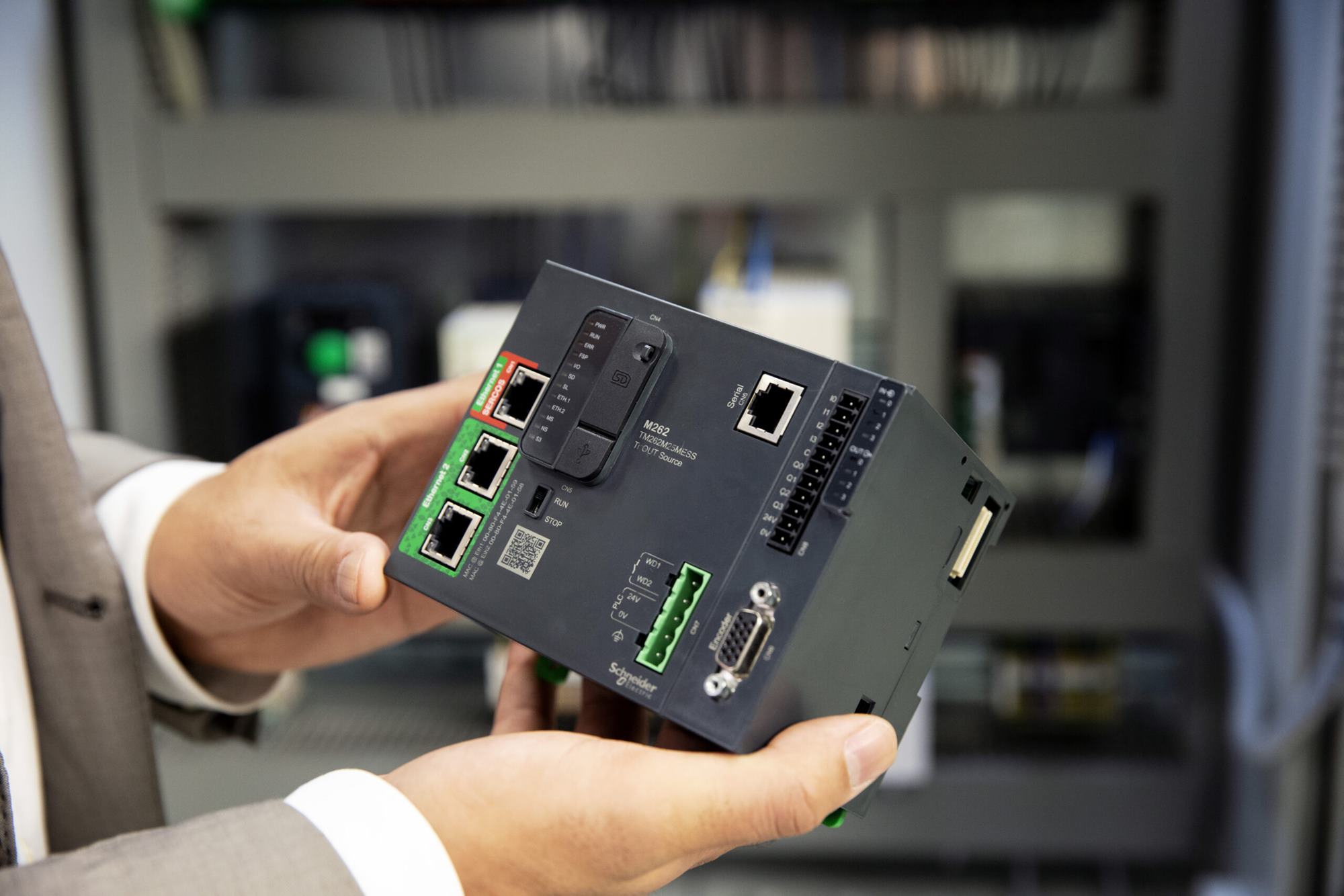 Ein Gerät aus der Modicon-Familie (SPS-Steuerung) von Schneider Electric. Ein Gerät aus der Modicon-Familie (SPS-Steuerung) von Schneider Electric.