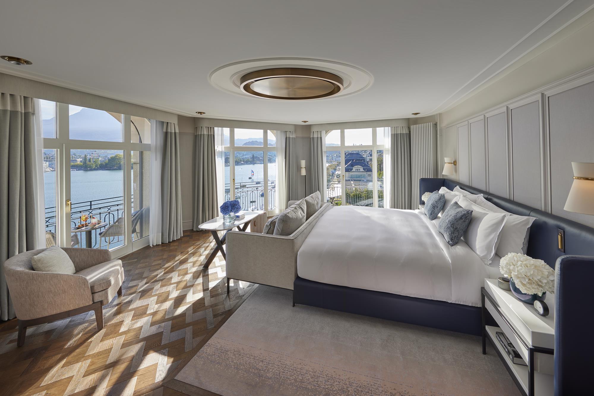 Jedes der Zimmer verfügt über mindestens ein Bedienpanel, über das die Gäste unter anderem Klima und Beleuchtung regulieren können. Bild: Mandarin Oriental Hotel Group Jedes der Zimmer verfügt über mindestens ein Bedienpanel, über das die Gäste unter anderem Klima und Beleuchtung regulieren können. Bild: Mandarin Oriental Hotel Group