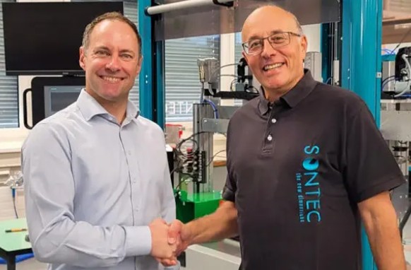 Sébastien Perroud, Gründer und CEO der IAR Group, und Othmar Amrein, ehemaliger Eigentümer der in Hochdorf ansässigen Sontec AG.