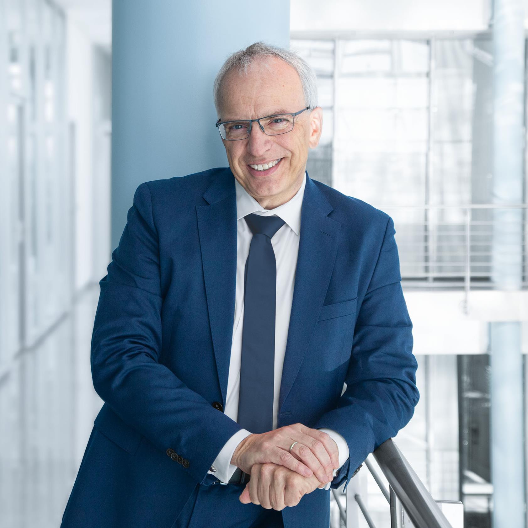 Eberhard Klotz, Global Sales Director Industry 4.0/Digitalization, Festo SE & Co. KG Eberhard Klotz, Global Sales Director Industry 4.0/Digitalization, Festo SE & Co. KG