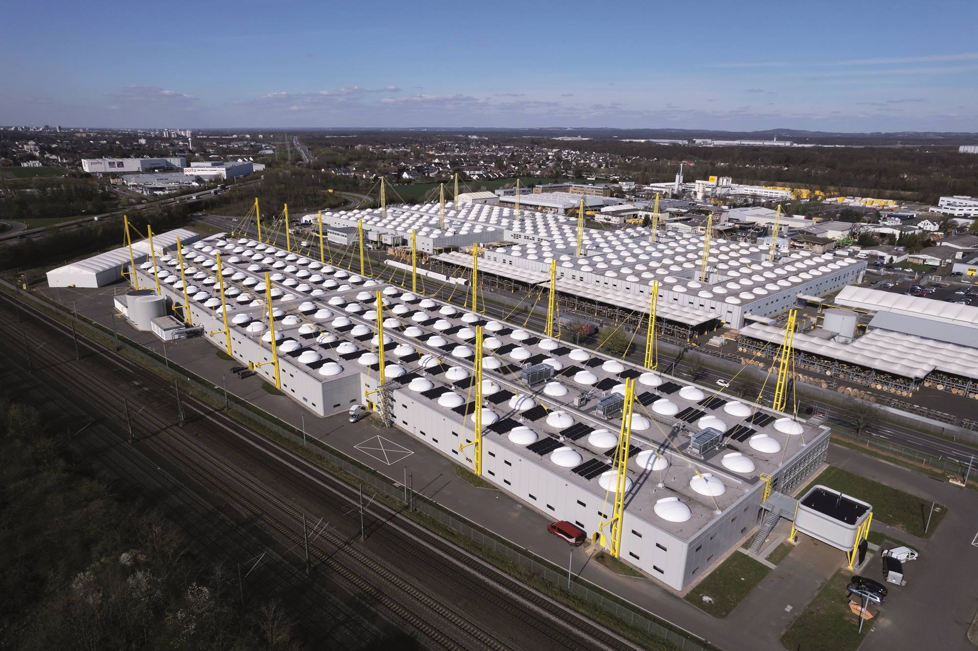 Mittlerweile umfasst der gesamte Igus Campus in Köln, wo das Unternehmen produziert, testet und forscht, rund 218.000 Quadratmeter. (Quelle: Igus GmbH) Mittlerweile umfasst der gesamte Igus Campus in Köln, wo das Unternehmen produziert, testet und forscht, rund 218.000 Quadratmeter. (Quelle: Igus GmbH)