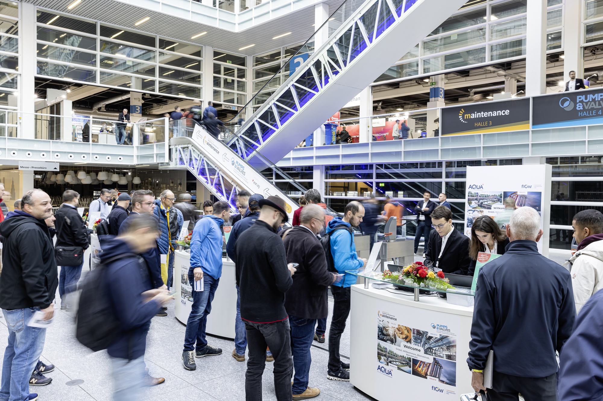 «maintenance Schweiz & PUMPS & VALVES 2025 in Zürich» «Besucherinnen und Besucher an den Fachmessen maintenance Schweiz und PUMPS & VALVES Zürich 2025 in der Messe Zürich»