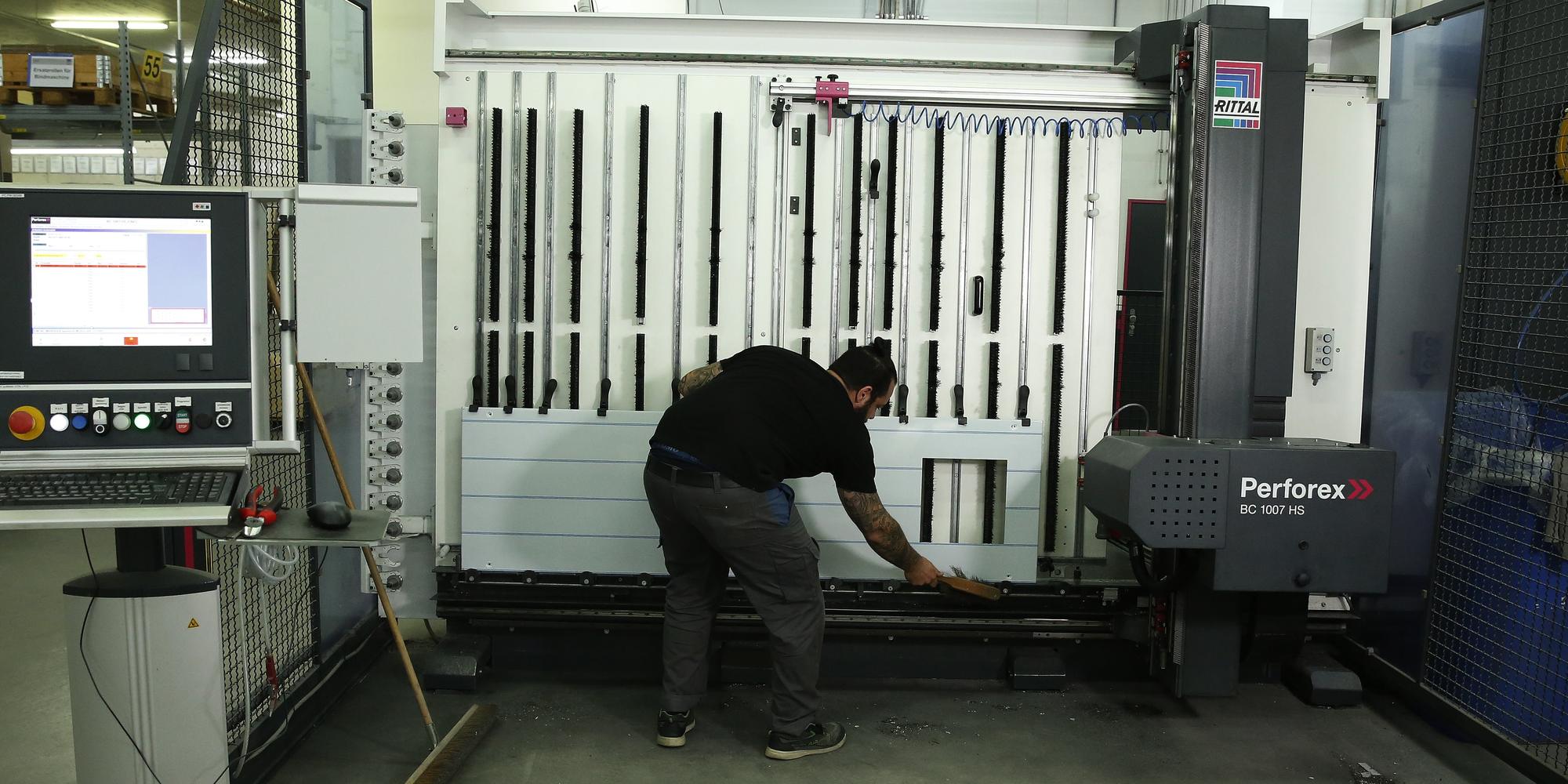 Schaltschrankbau 4.0 bei Rittal auf einer Perforex Schaltschrankbau 4.0 bei Rittal auf einer Perforex