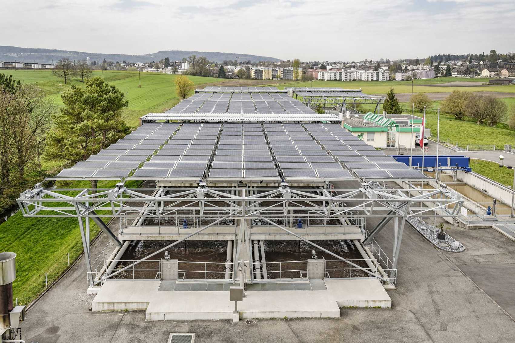 Solarfaltdach über den grossen Klärbecken Solarfaltdach über den grossen Klärbecken