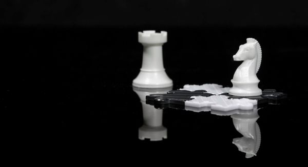 Keramische Bauteile: Schachfiguren aus dem 3D-Drucker