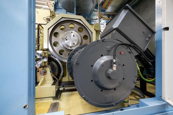 Direktantrieb von Siemens bei Umformmaschine von Hatebur