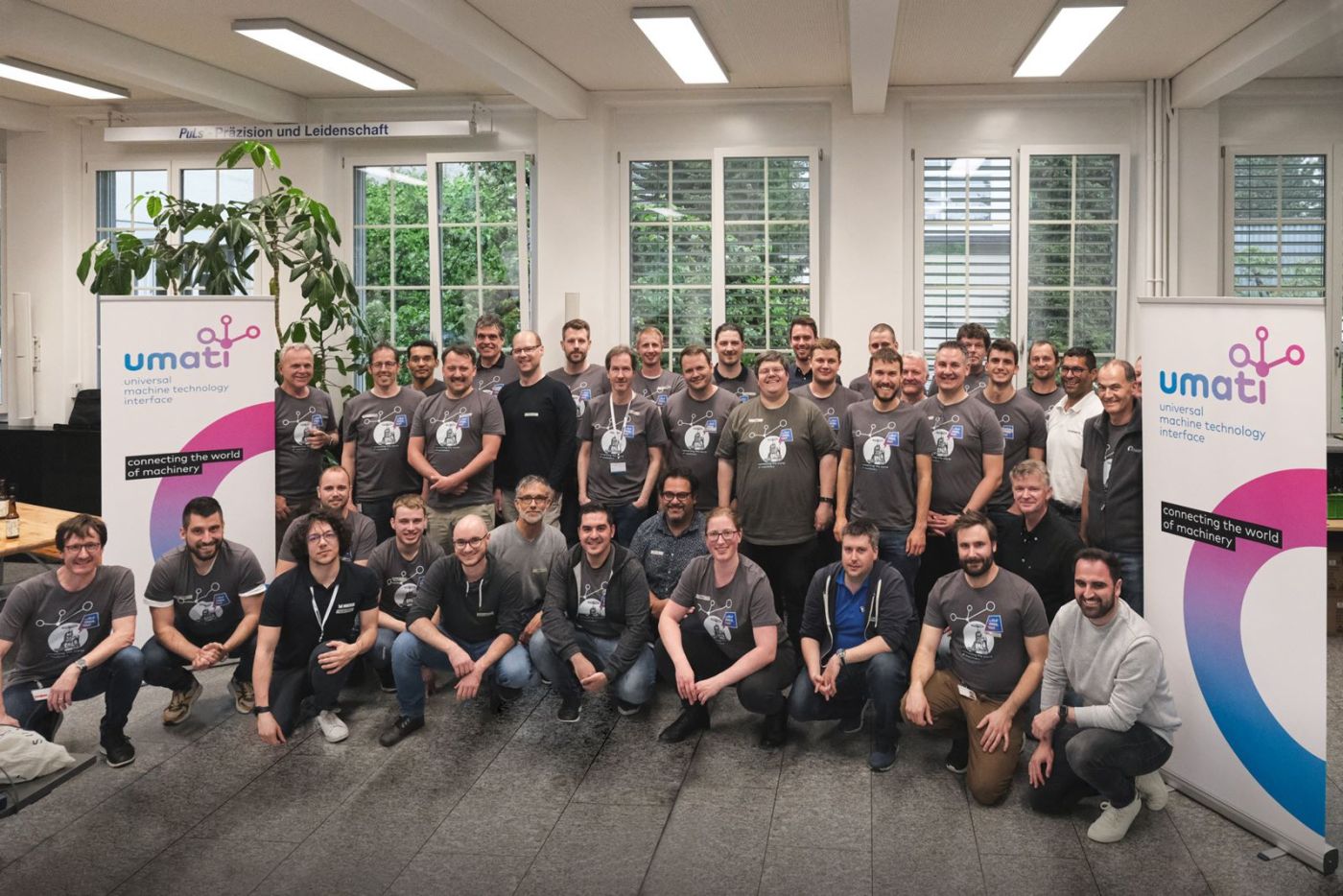 Insgesamt 17 Unternehmen nahmen mit 30 Digitalisierungsexpertinnen und -experten an der Netzwerkveranstaltung in Steffisburg, Schweiz, teil. (Bild: Thomas Kunz / United Grinding)